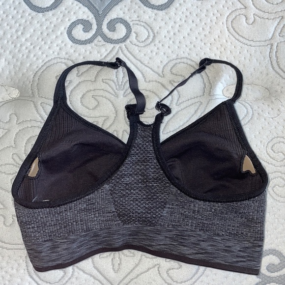 Old Navy Active Sports Bra - Picture 2 of 3